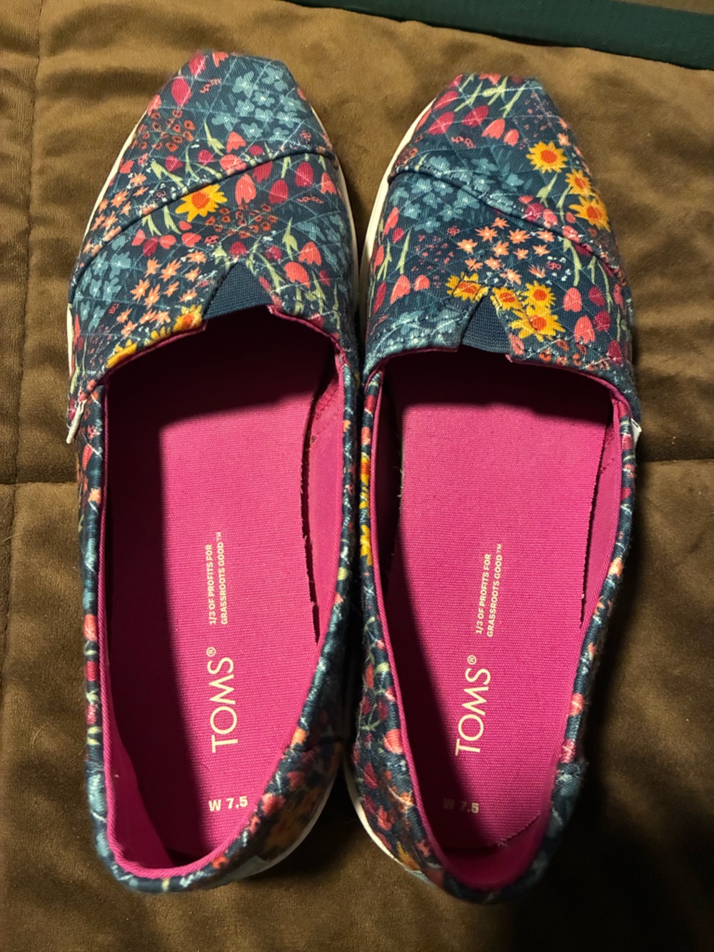 TOMS brand, size 7.5, alpagarta cupsole steel blue repreve flower fields/quilted - Picture 10 of 11